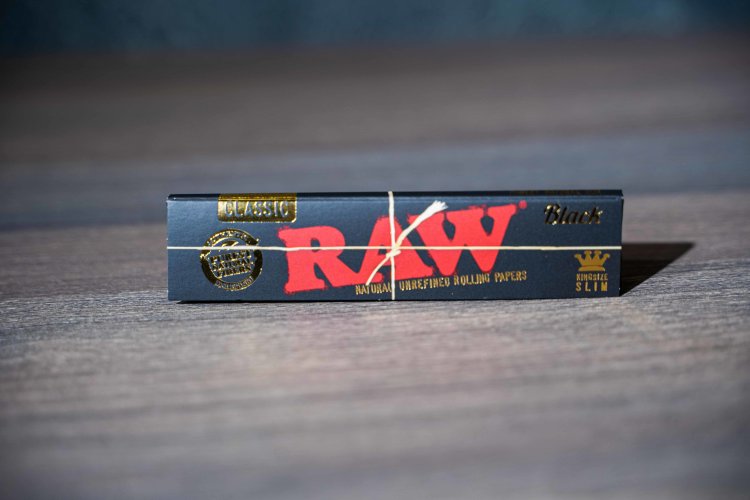 Бумажки RAW Classic Black King Size Slim Бумажки RAW Classic Black King Size Slim